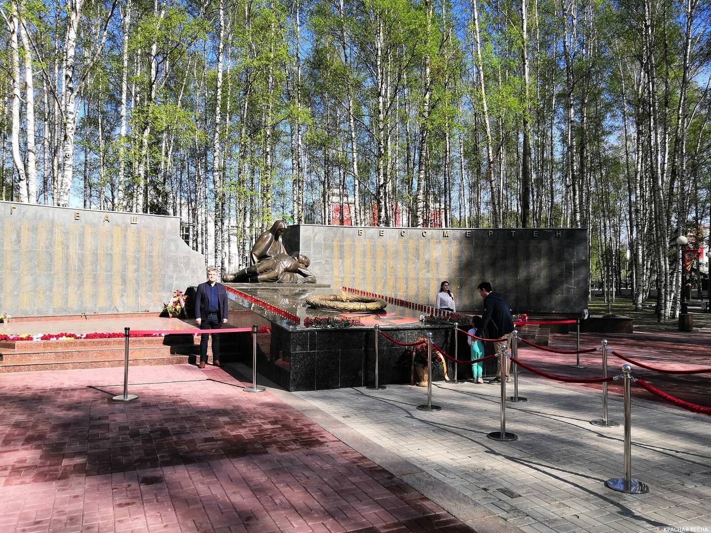 Монумент Славы в парке Победы. Ханты-Мансийск. 9 мая 2020 года © ИА Красная Весна 
