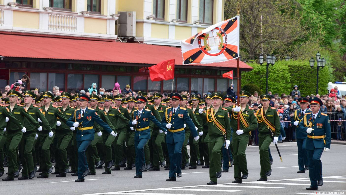Парад в честь Дня Победы в Донецке