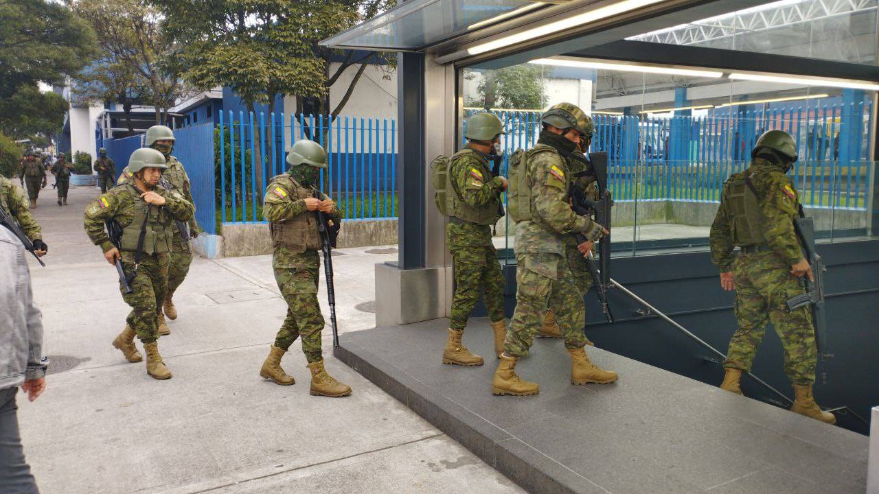 Солдаты армии Эквадора