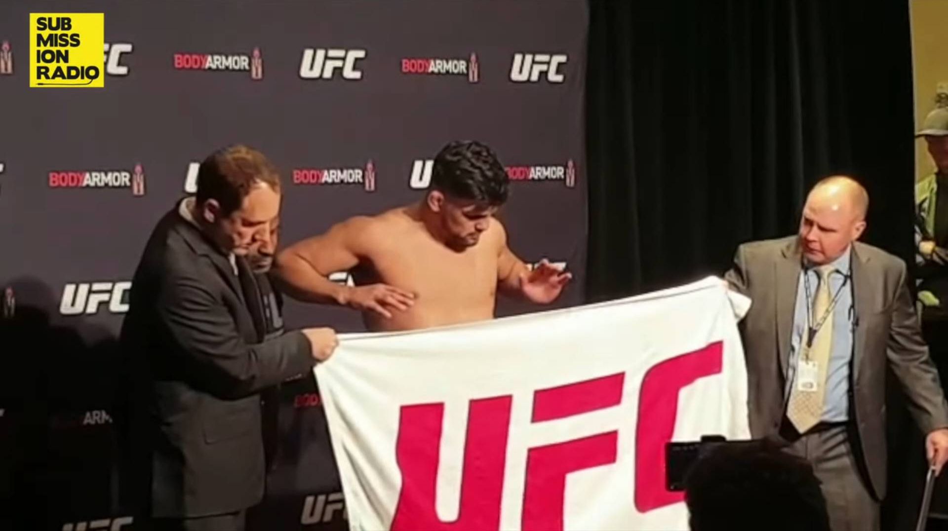 Цитата из видео «UFC 244: ALTERNATE ANGLE of Kelvin Gastelum Official Weigh-In»