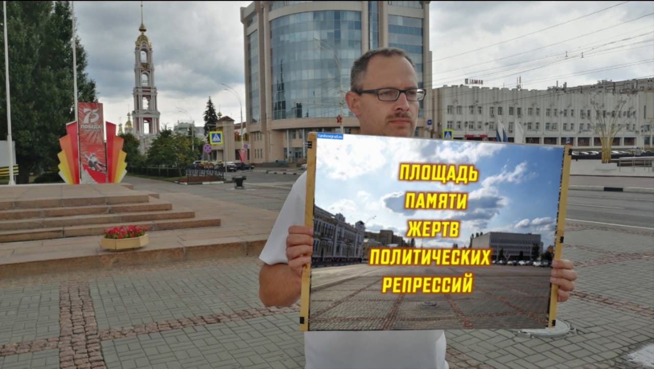 Владимир Жилкин на площади Ленина