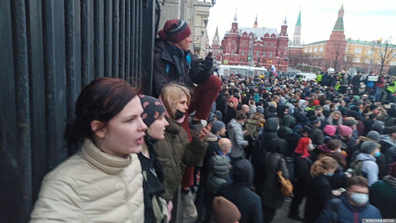 Что за акция прошла в москве. Оппозиционные блоггеры. Люди на Манежной площади. Блоггеры оппозиционеры. Российские оппозиционные блоггеры.