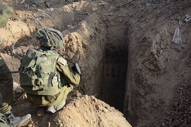 Израильские солдаты обнаружили туннель в Газе