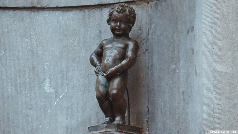 Статуя Маннекен-Пис. Писающий мальчик. Брюссель. Бельгия