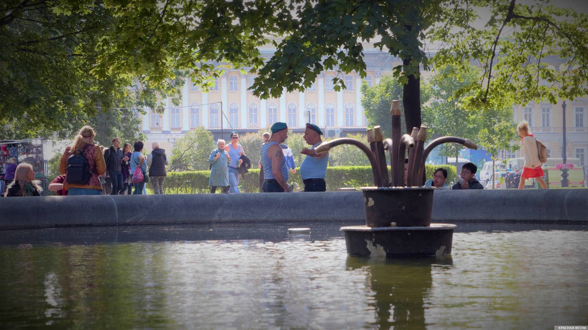 Выключенный фонтан около Эрмитажа, Санкт-Петербург