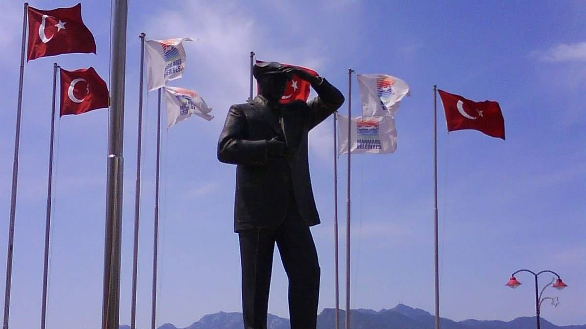 Памятник Кемалю Ататюрку. Мармарис. Турция