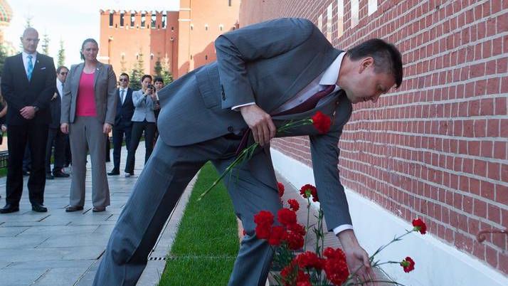 Экипаж «Союз МС-09» у Кремлевской стены