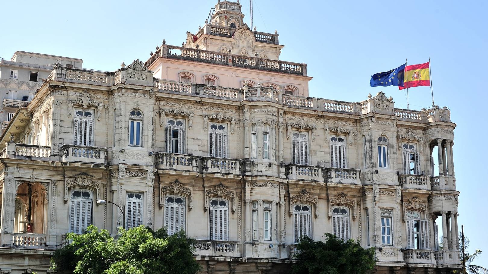 Здание посольства Испании в Гаване. Куба