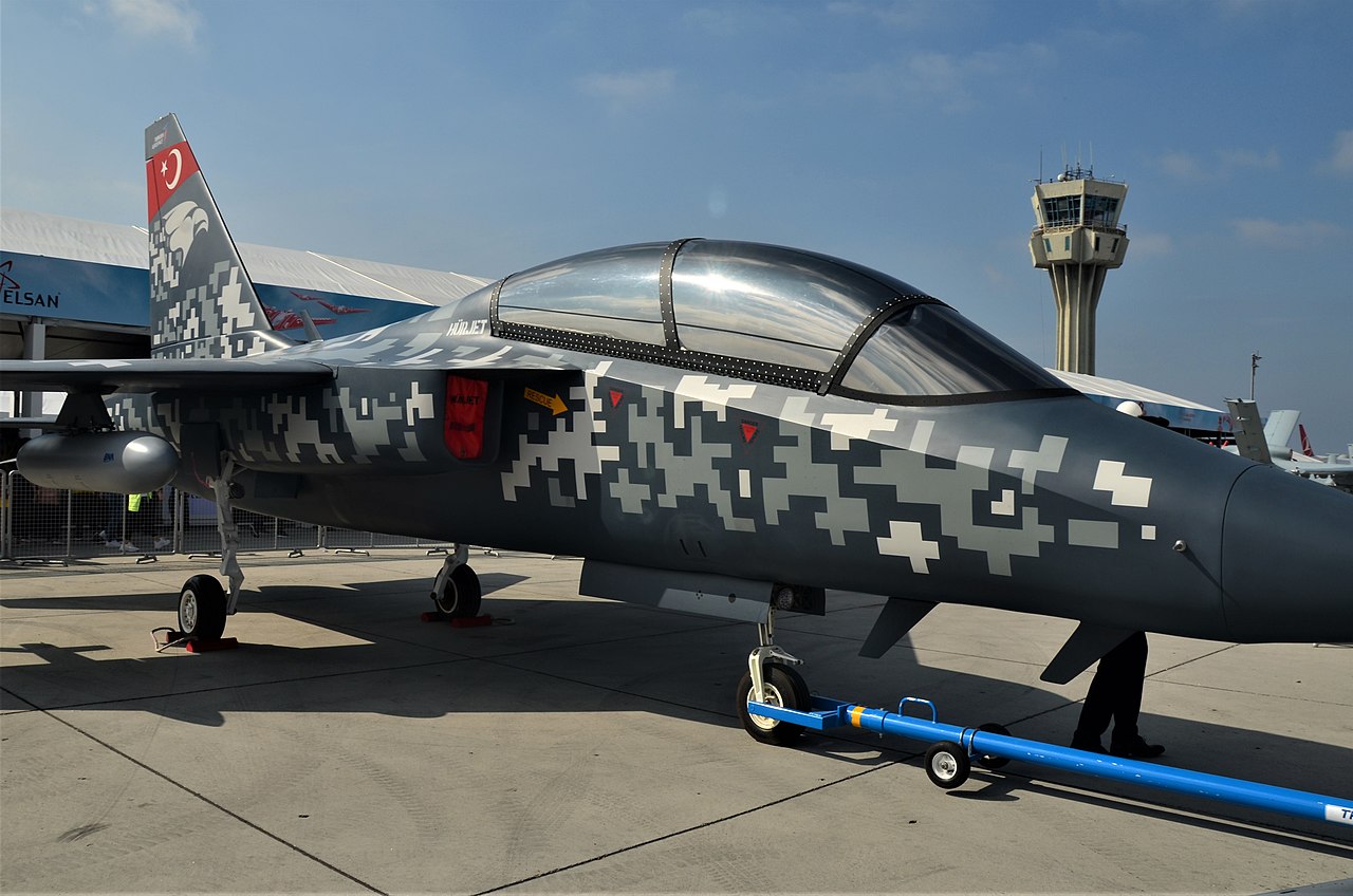 TAI Hürjet — одномоторный, тандемный, сверхзвуковой учебно-тренировочный и легкий боевой самолет