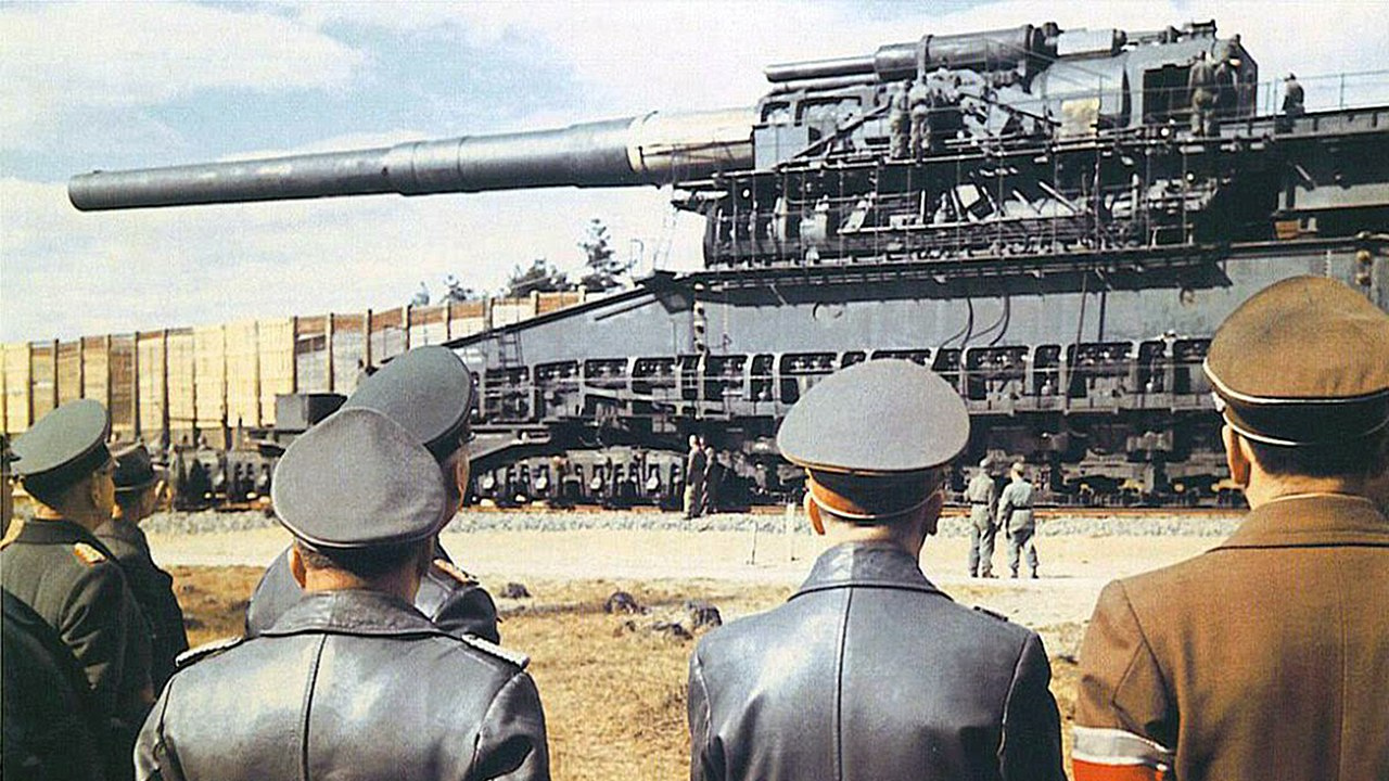 Руководство фашистской Германии осматривает пушку Дора 1940-е