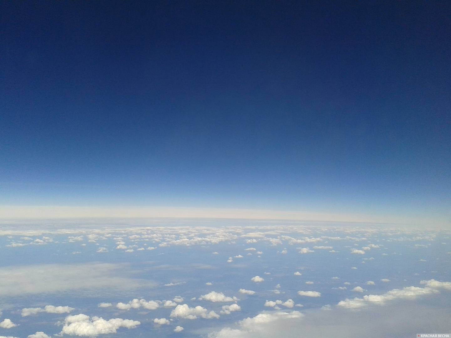 Ясное небо с высоты полёта. Самолёт. 27.07.2017