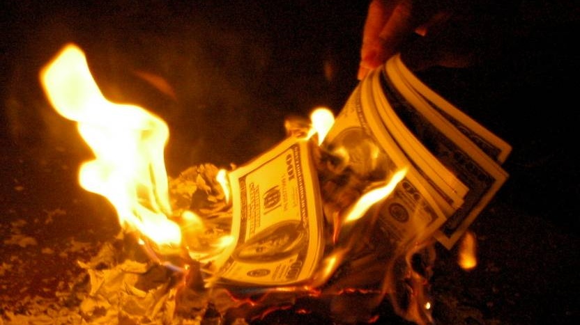 Костер из денег