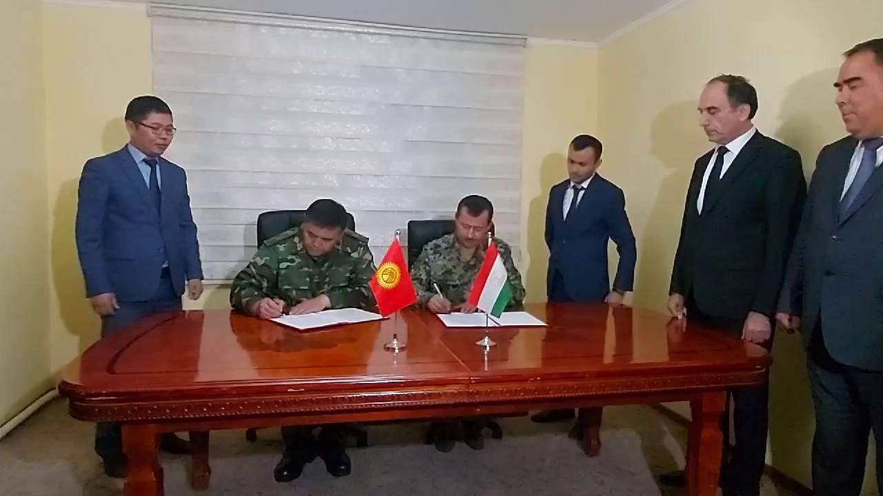 Подписание протокола по демаркации границ Киргизии и Таджикистана