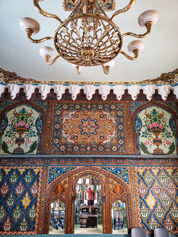 Экстерьер исторического здания на улице Анрапетутян в Ереване