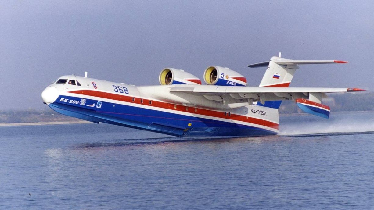 Самолет БЕ-200 производства Объединенной авиастроительной компании