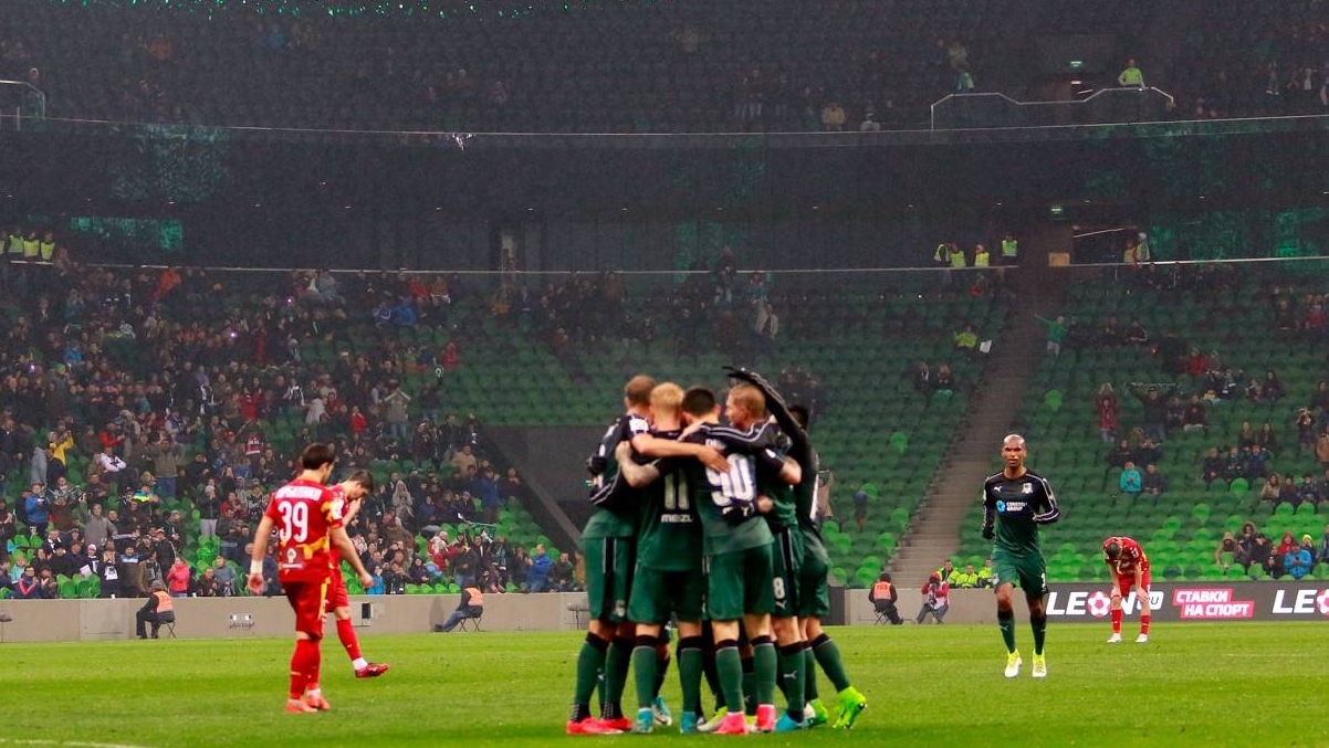 Игроки «Краснодара» празднуют забитый гол