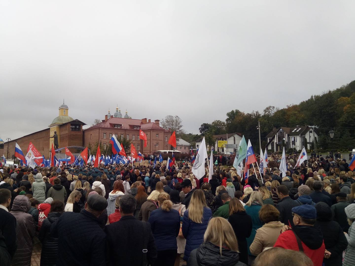 Митинг на Владимирской набережной в Смоленске