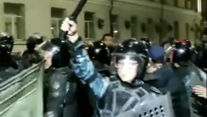 Милицейский спецназ на улицах Бишкека