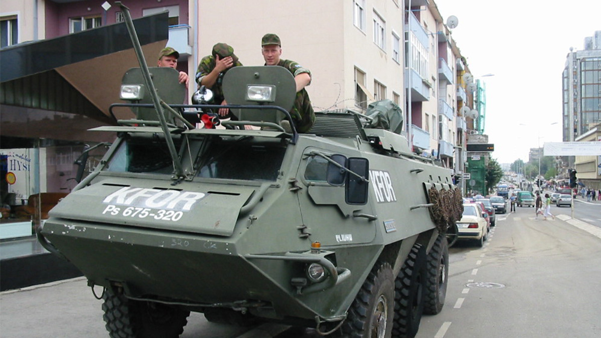 Военные Косово