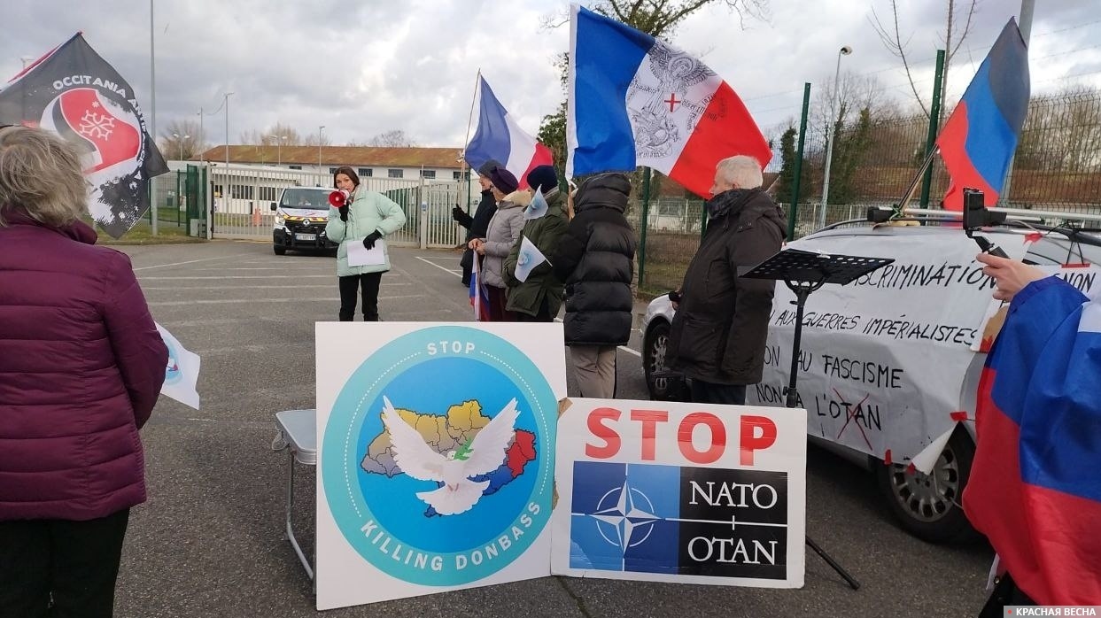 Акция в городе Тарб в поддержку Донбасса и против отправки Францией вооружения на Украину. 21 января 2023.