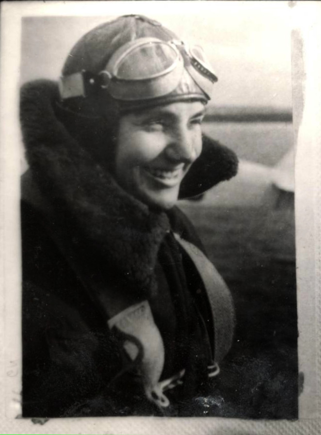 Валентина Гризодубова, 1936 год, ставит рекорды дальности и скорости полета