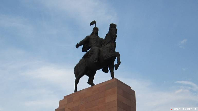 Памятник Манасу на главной площади Бишкека Ала-Тоо. Киргизия
