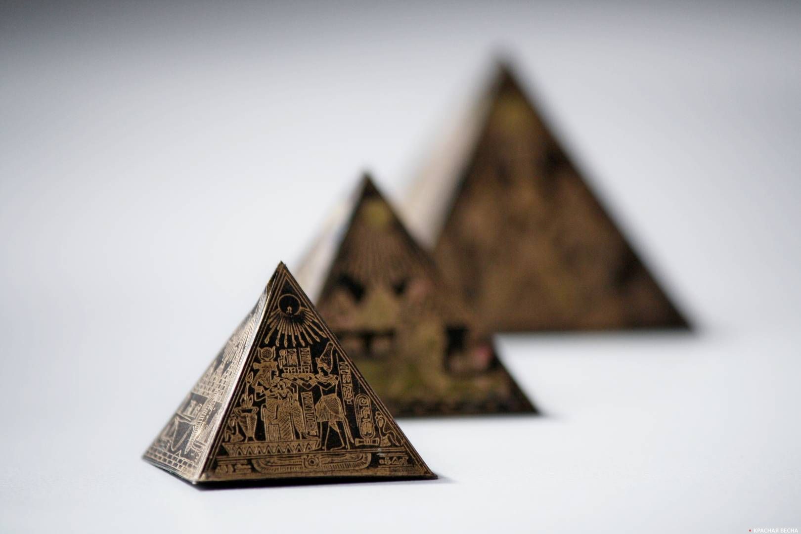 Фигурки египетских пирамид