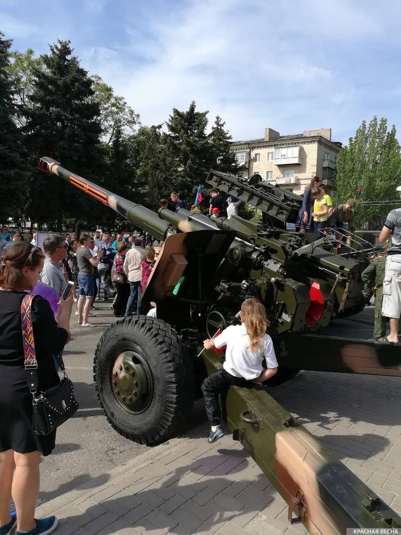 Показ военной техники и вооружения в Ворошиловграде 9 мая 2018 год