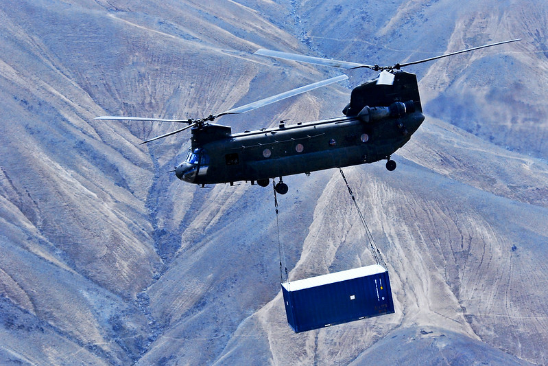 Вертолет CH-47 армии США «Чинук», 10-ой боевой авиационной бригады в провинции Вардак, Афганистан.