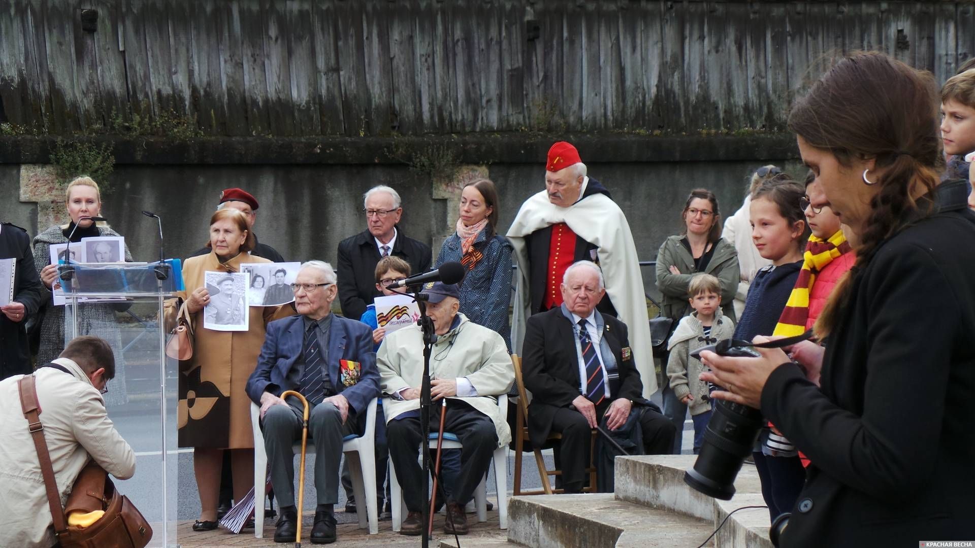 Представители русской общины на официальной церемонии памяти в Бордо