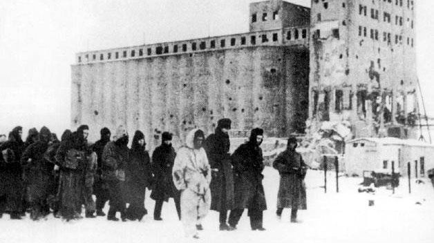 Пленённые под Сталинградом немецкие солдаты. Февраль 1943 года