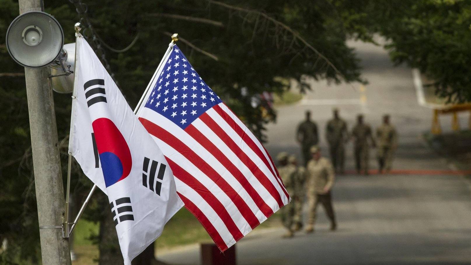 Флаги Южной Кореи и США