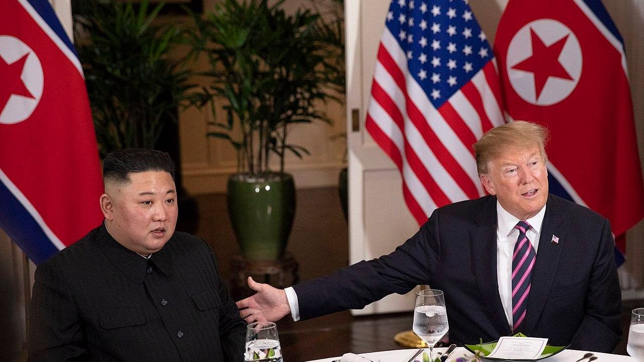 Дональд Трамп и Ким Чен Ын на обеде