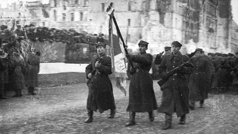 Парад 1-й армии Войска Польского на улице Маршалковской в Варшаве. 19 января 1945 года