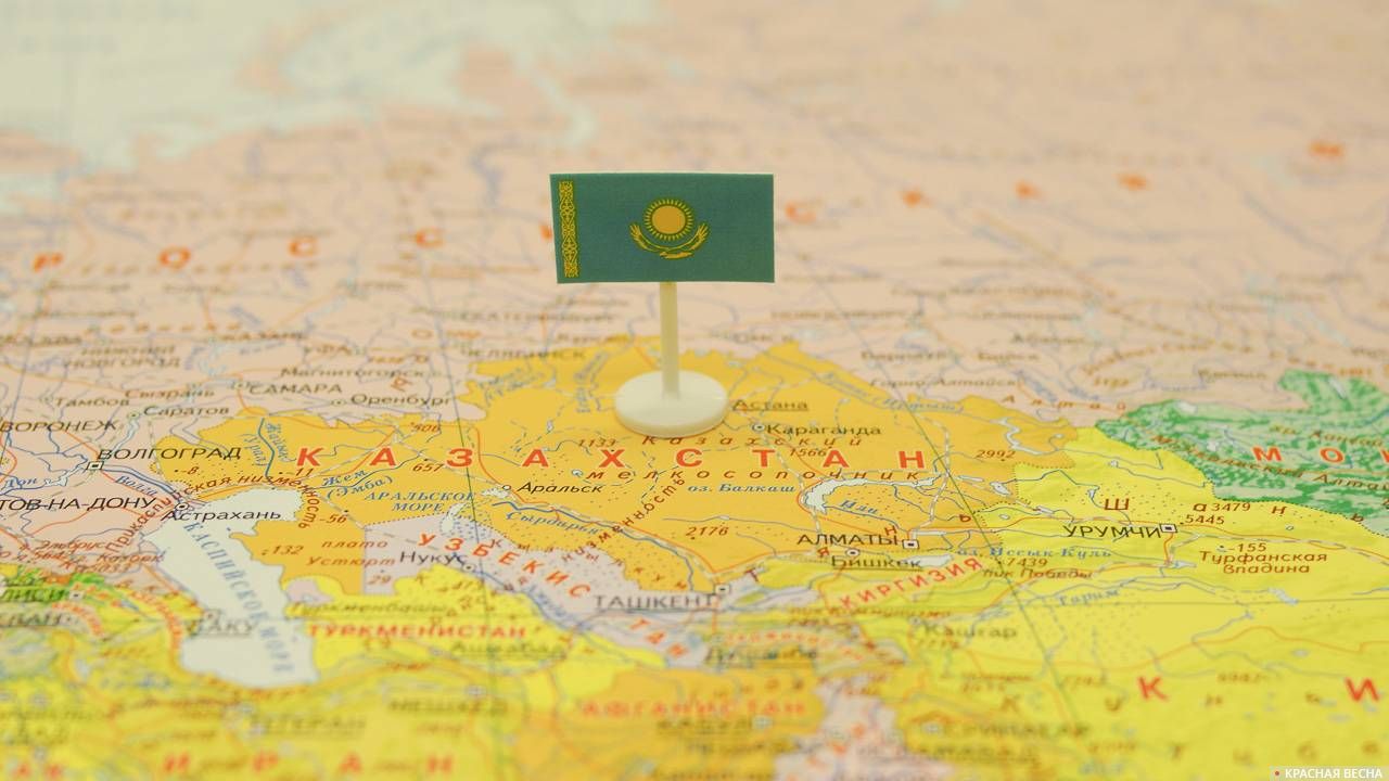 Казахстан с флагом на карте мира