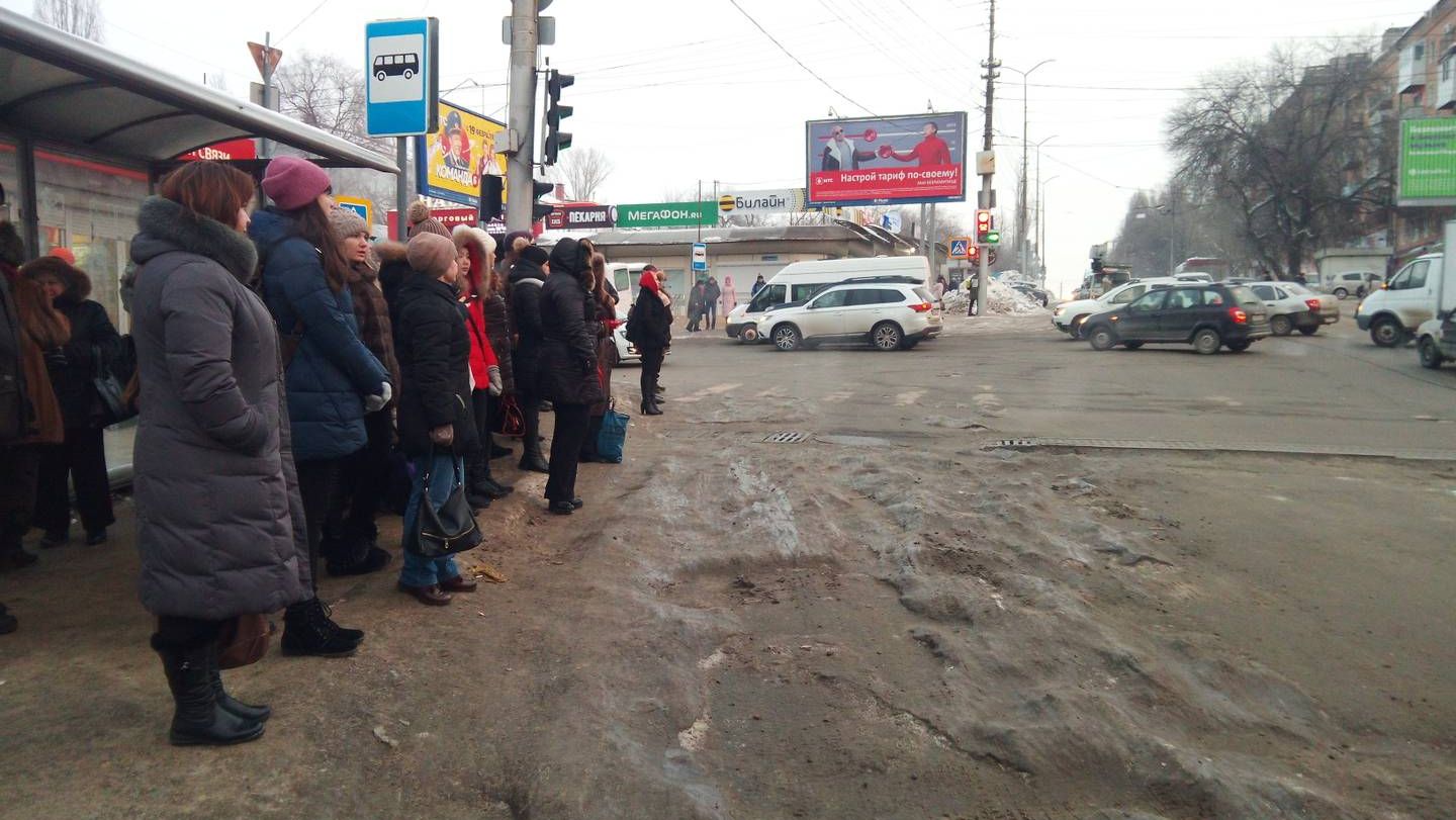 Остановочный комплекс на пересечении ул. Танкистов и ул. Навашина.