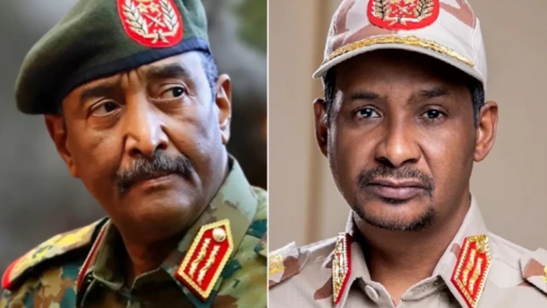 Главнокомандующий армии Судана Абдель Фаттах аль-Бурхан (слева), Глава RSF Мохаммад Хамдан Дагло (справа)