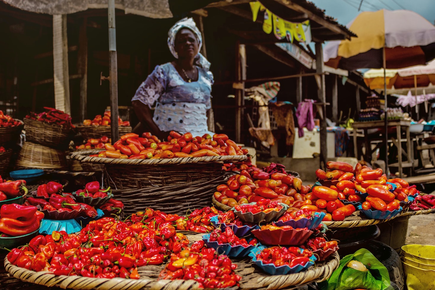 Нигерия, торговка овощами