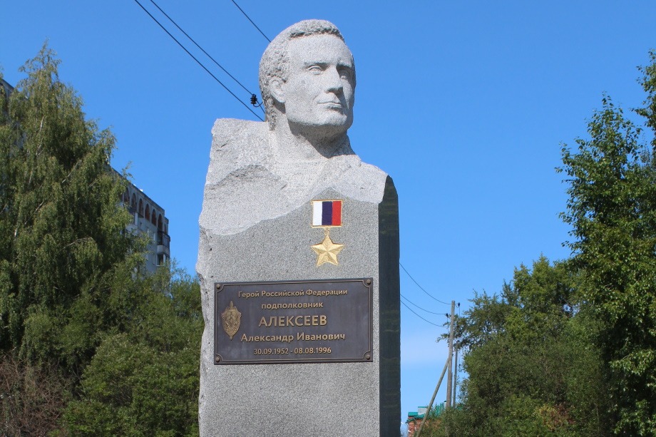 Памятник подполковнику А. Алексееву в Сыктывкаре