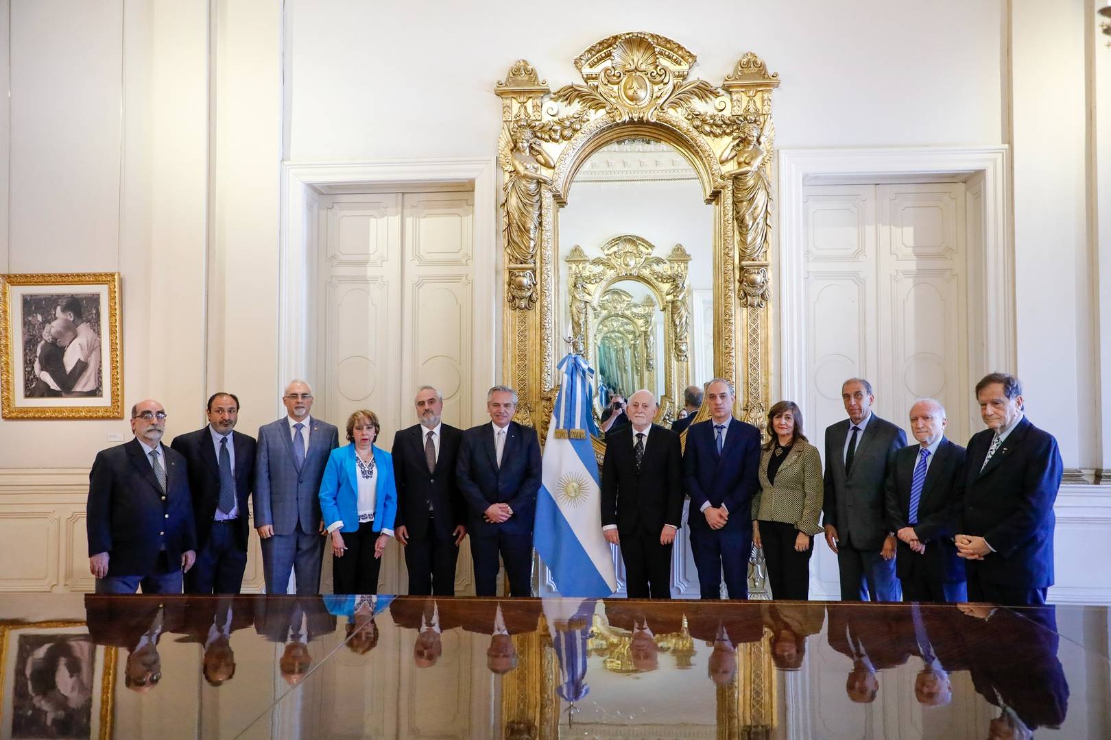 Президент Аргентины Альберто Фернандес с представителями армянских организаций Аргентинской Республики