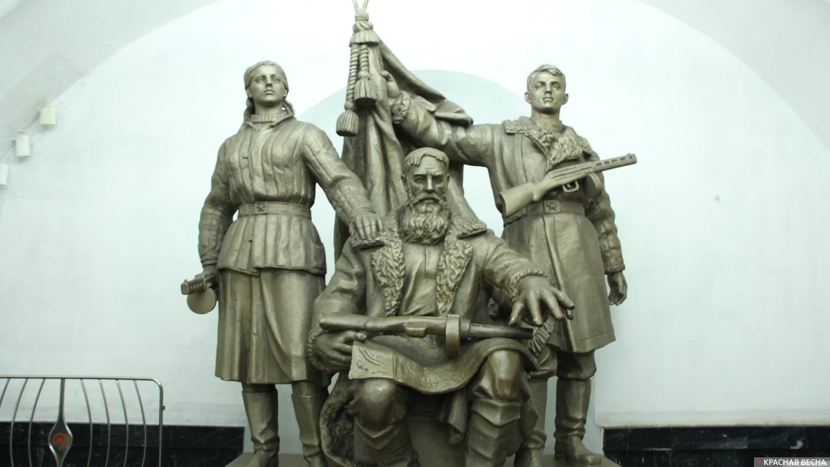 Скульптура «Белорусские партизаны», метро «Белорусская»
