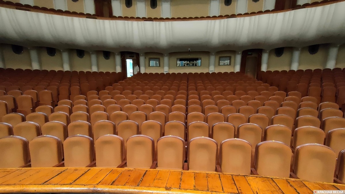 Пустой концертный зал