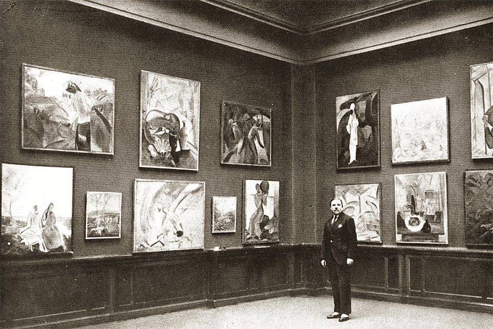 Павел Кузнецов на своей выставке в Париже. 1923