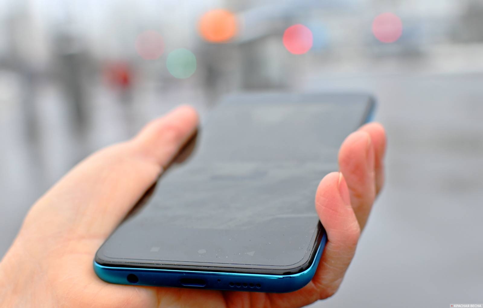 Смартфон в руках