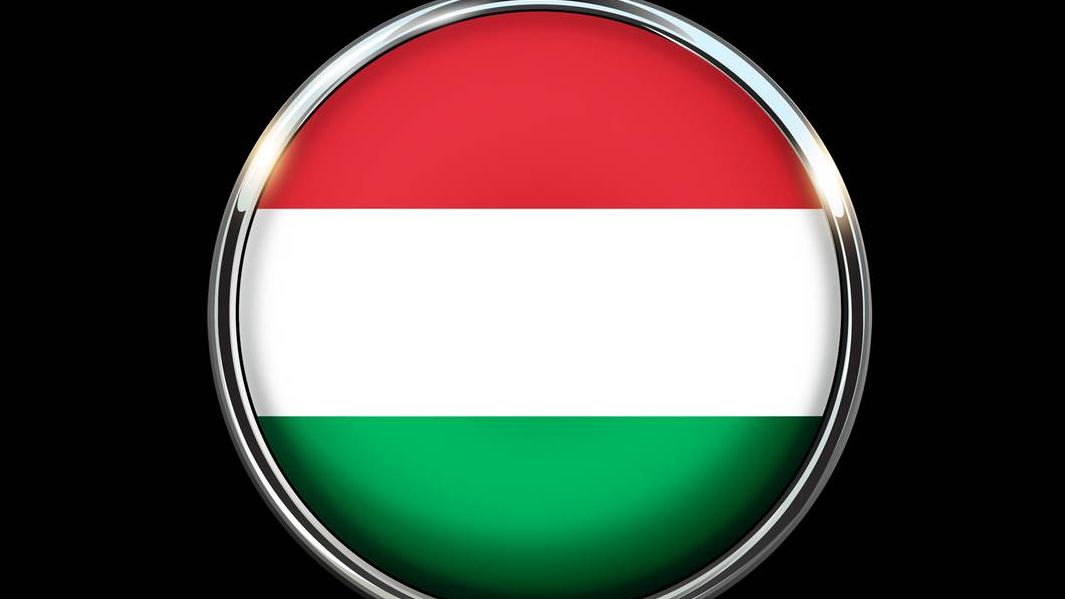 Кнопка с цветами флага Венгрии