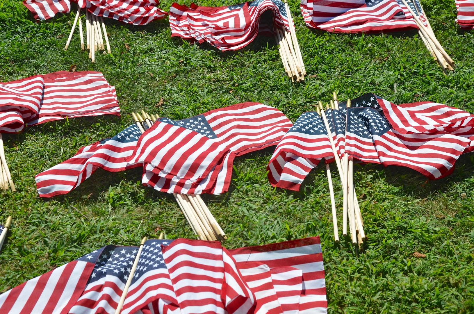 Флаги США на земле