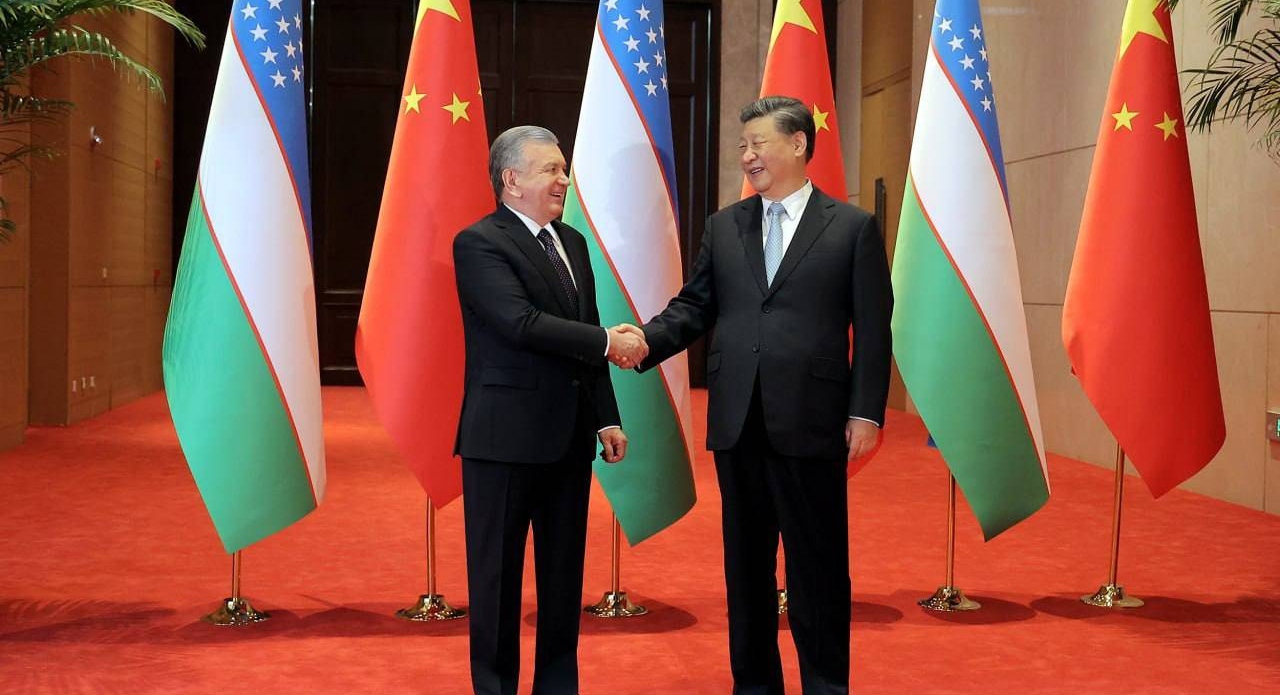 Главы Узбекистана Шавкат Мирзиёев и Китая Си Цзиньпин