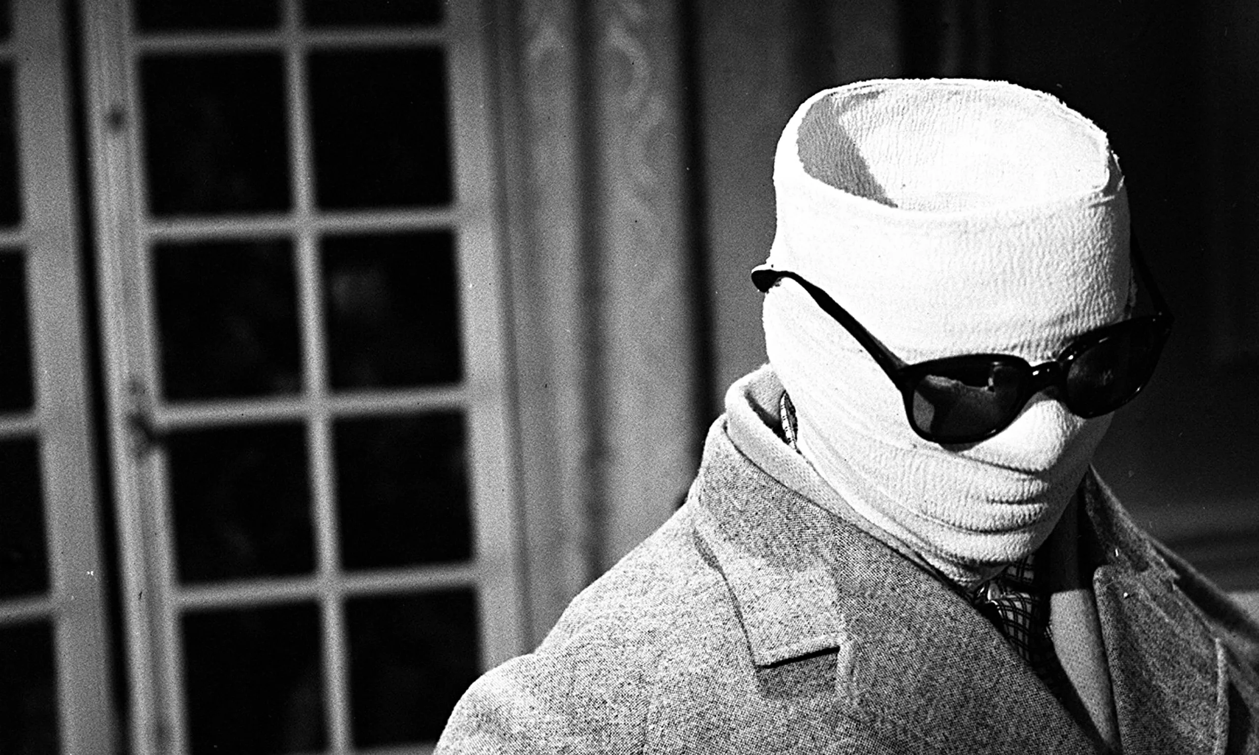 Калр из фильма Человек-невидимка. Режиссер Джеймс Уэйлом 1933 год.
