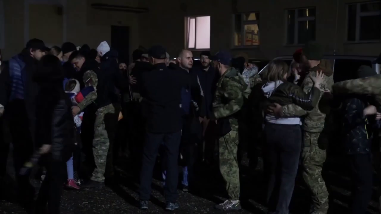 Встреча родными и близкими воинов-освободителей вернувшихся с Украины