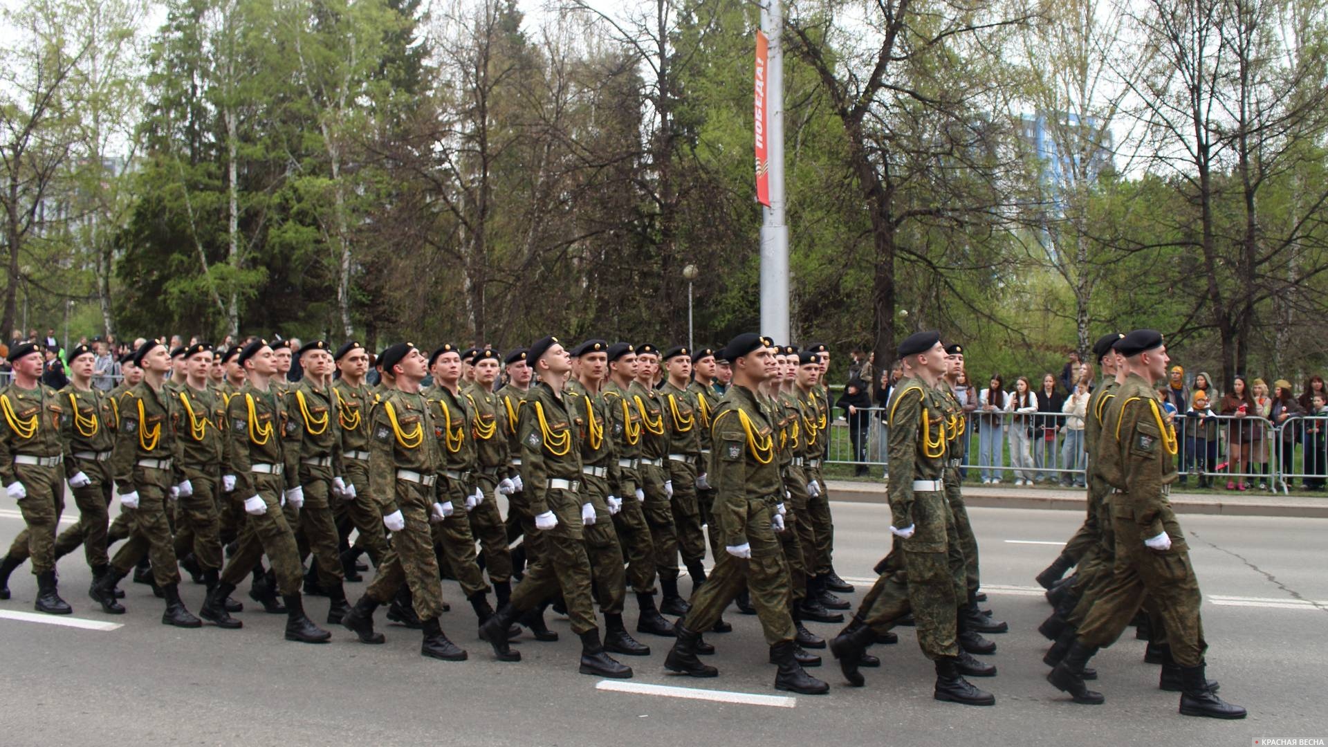 Парадный расчет военно-учебного центра при КузГТУ